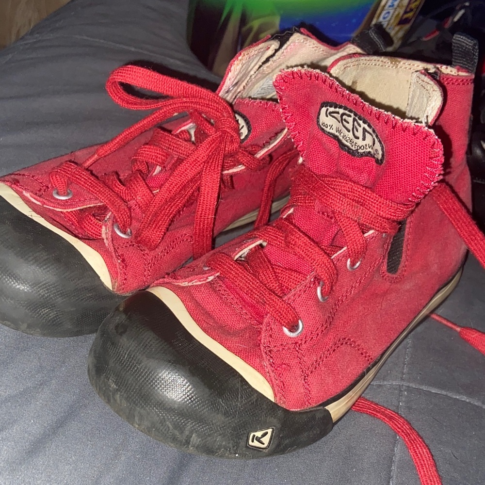 Keen Crimson Canvas Sneakers Kids Size 3 (big kid)
